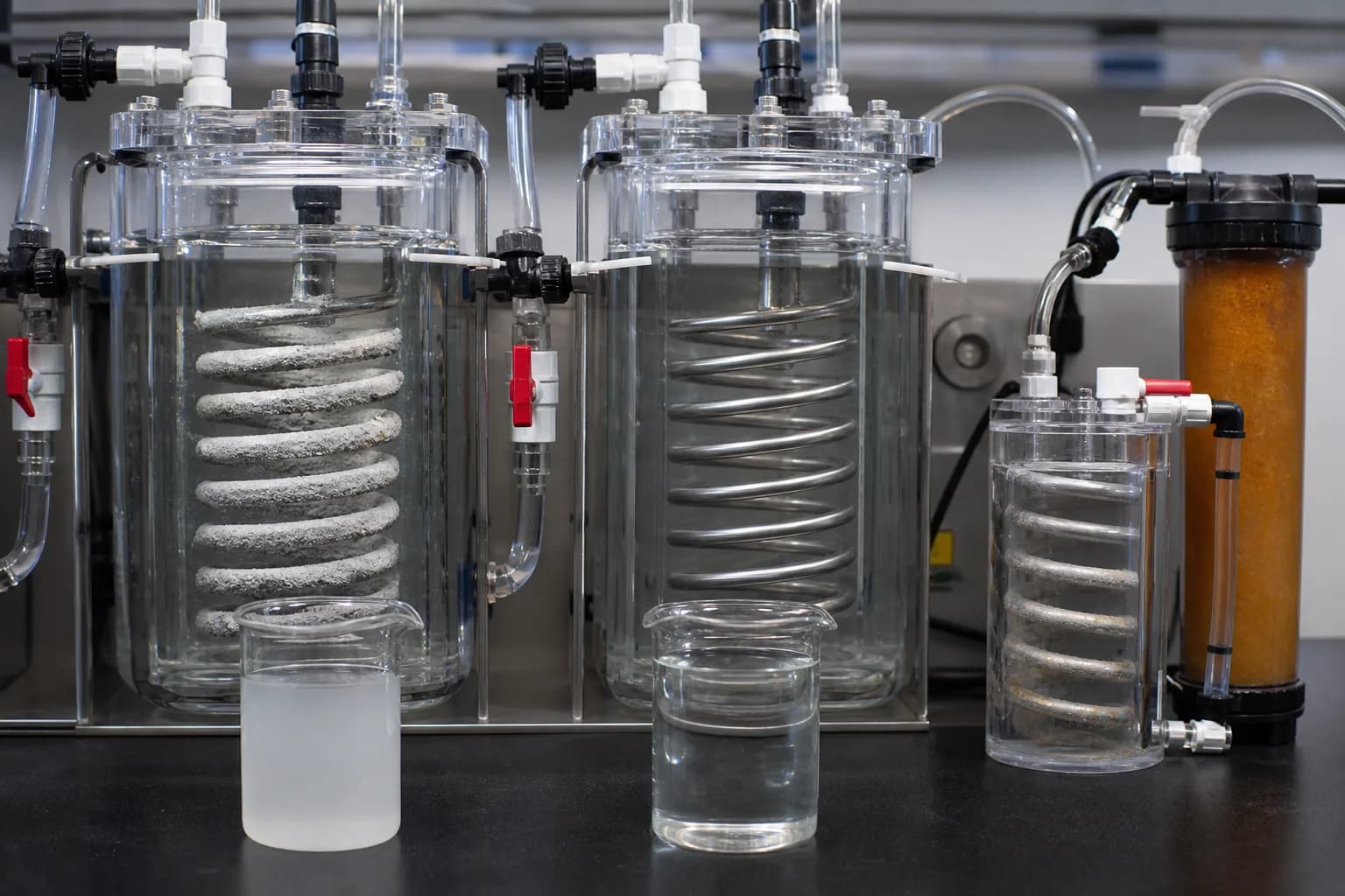 Paired water and heat-transfer surfaces verify practical softening：Hardness-scaled coil、Clean coil protected by softening、Small resin verification column、Paired raw and softened samples